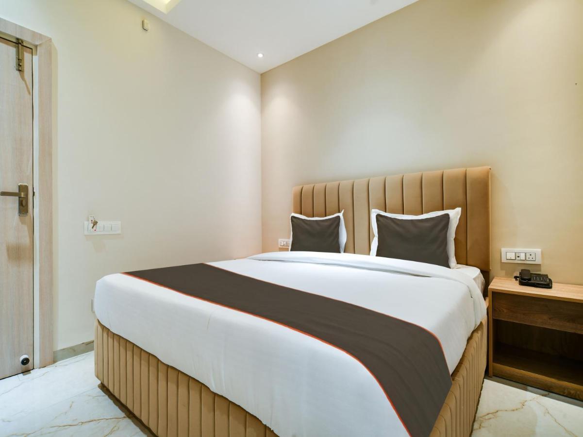 Collection O Hotel Mint 印多尔 外观 照片