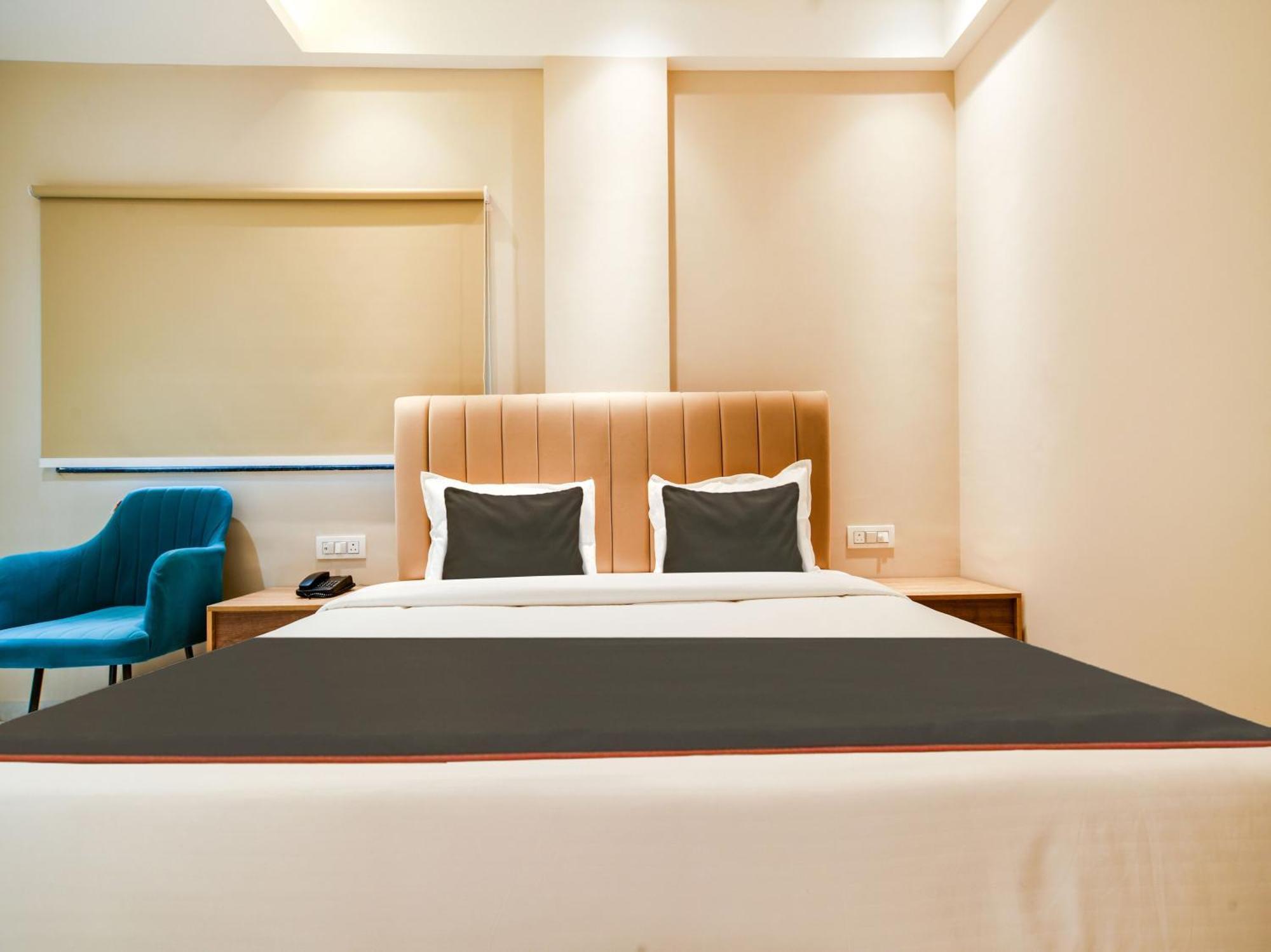 Collection O Hotel Mint 印多尔 外观 照片
