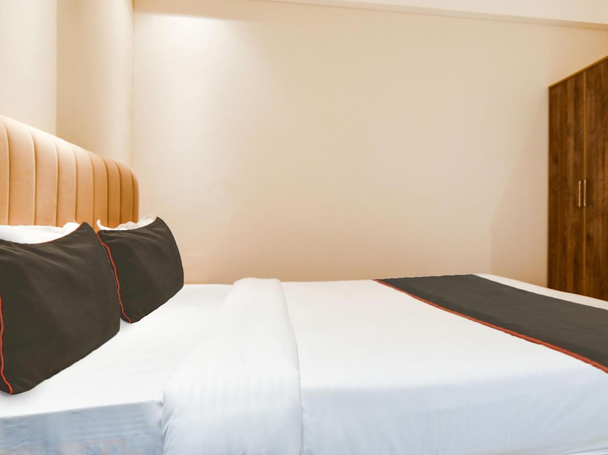 Collection O Hotel Mint 印多尔 外观 照片
