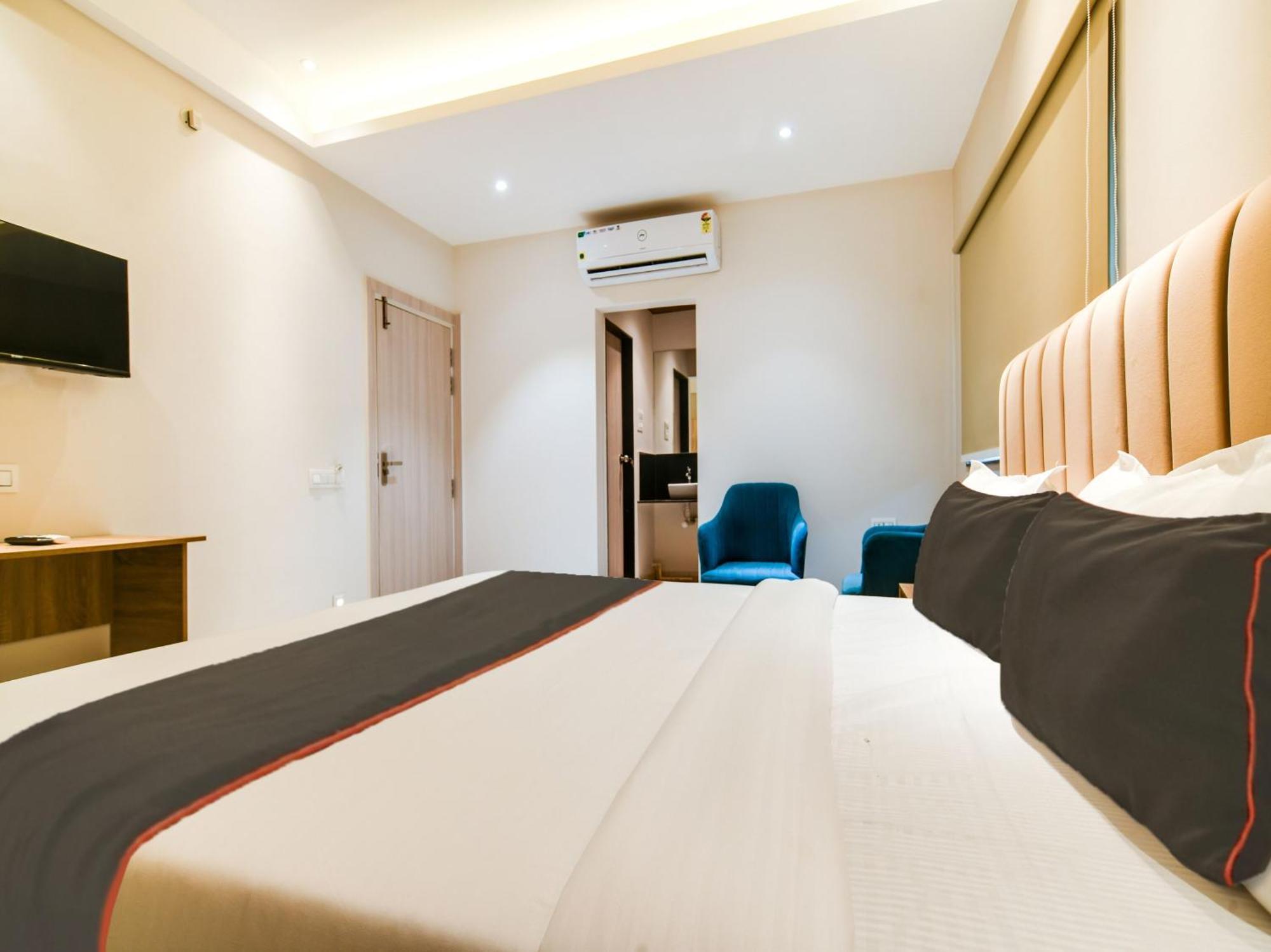 Collection O Hotel Mint 印多尔 外观 照片