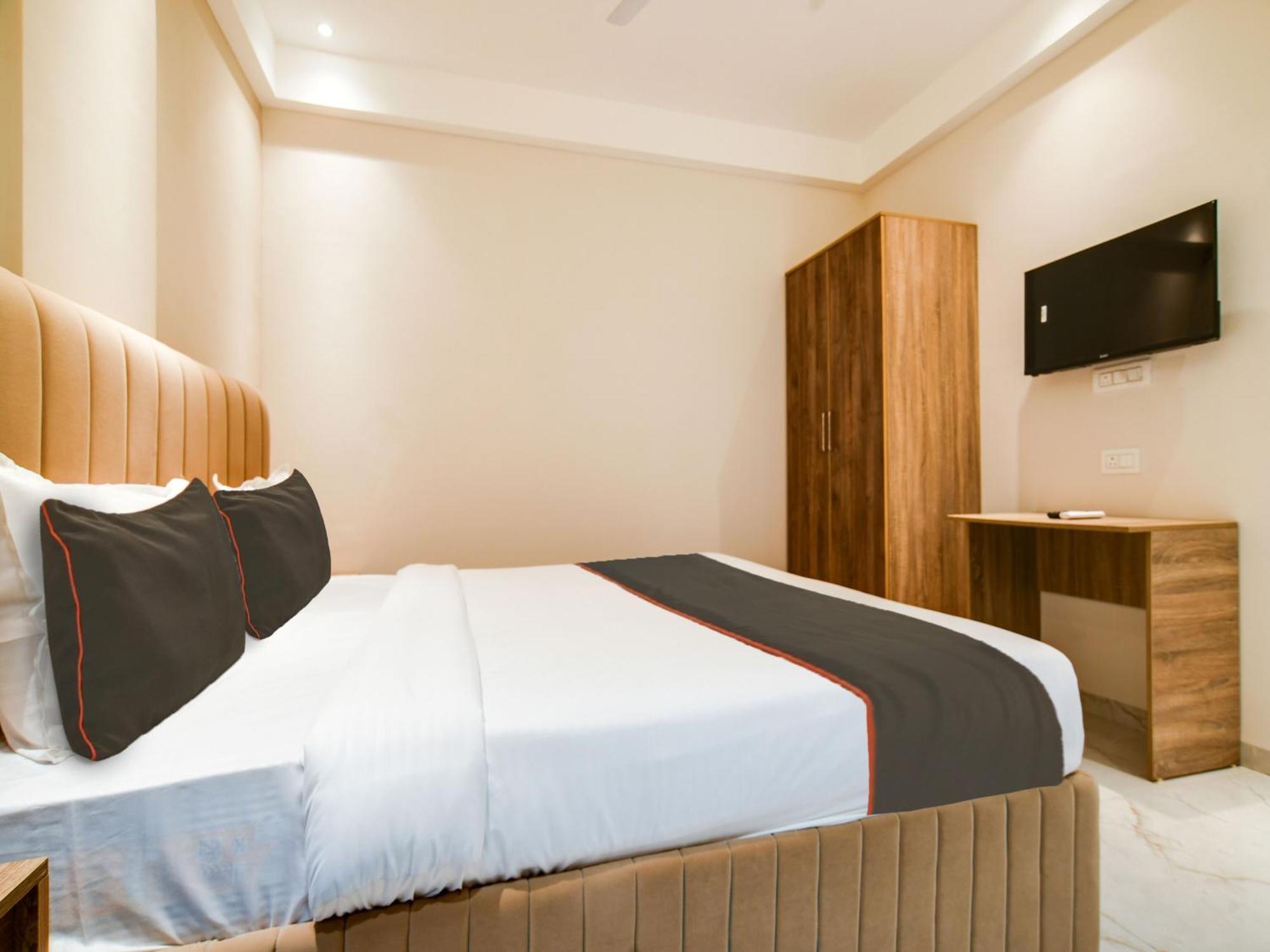 Collection O Hotel Mint 印多尔 外观 照片