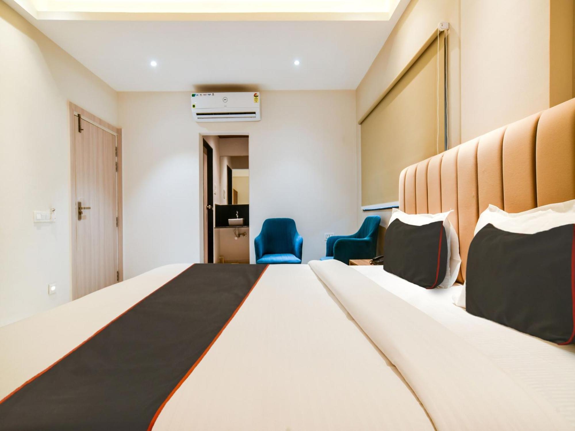 Collection O Hotel Mint 印多尔 外观 照片