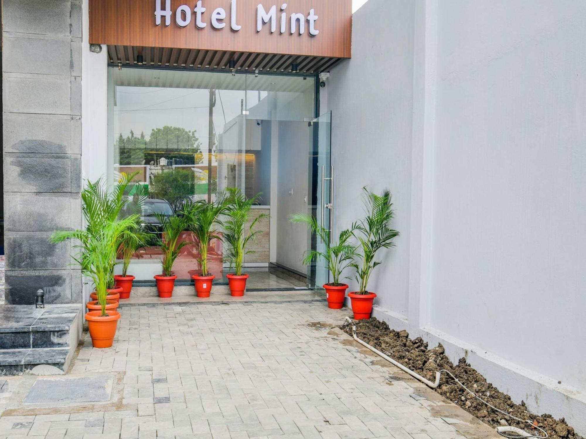 Collection O Hotel Mint 印多尔 外观 照片