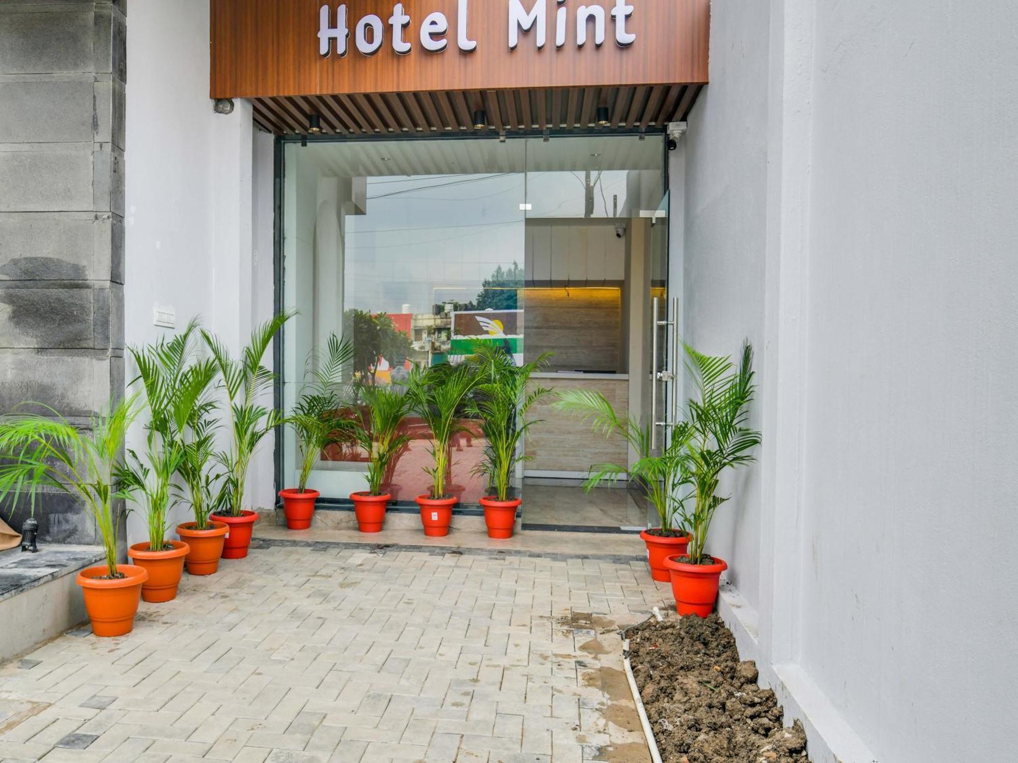 Collection O Hotel Mint 印多尔 外观 照片